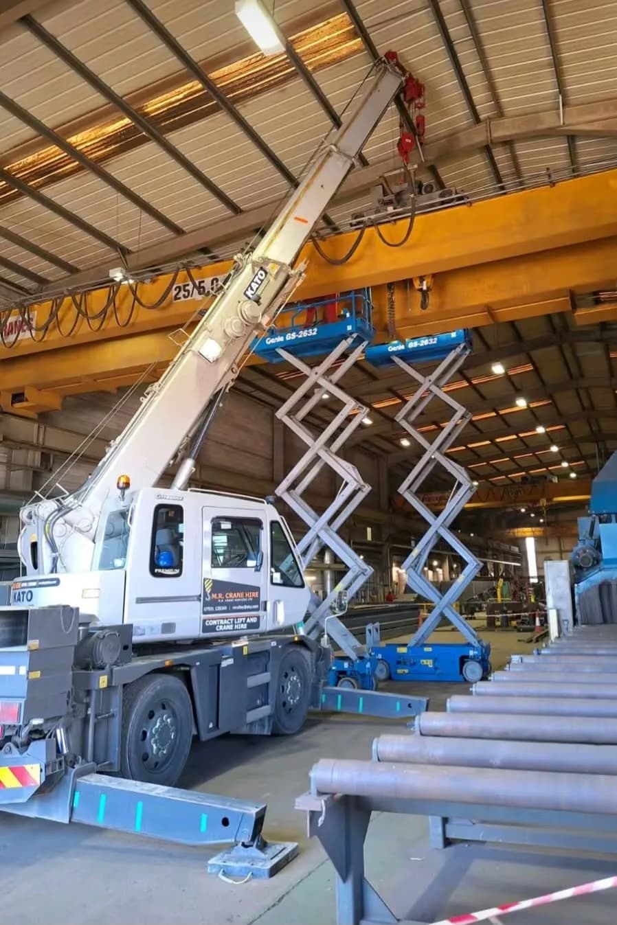 M.R. Crane Hire slinger signaller working on site
